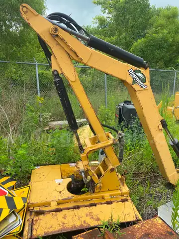 Diamond boom mower