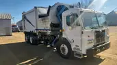 1998 Peterbilt 320 with Heil Automated