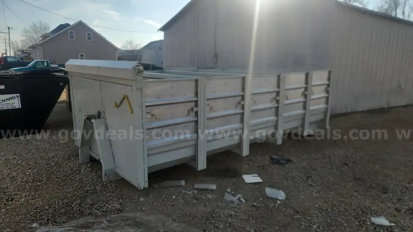 16' Recycling container with sliding doors