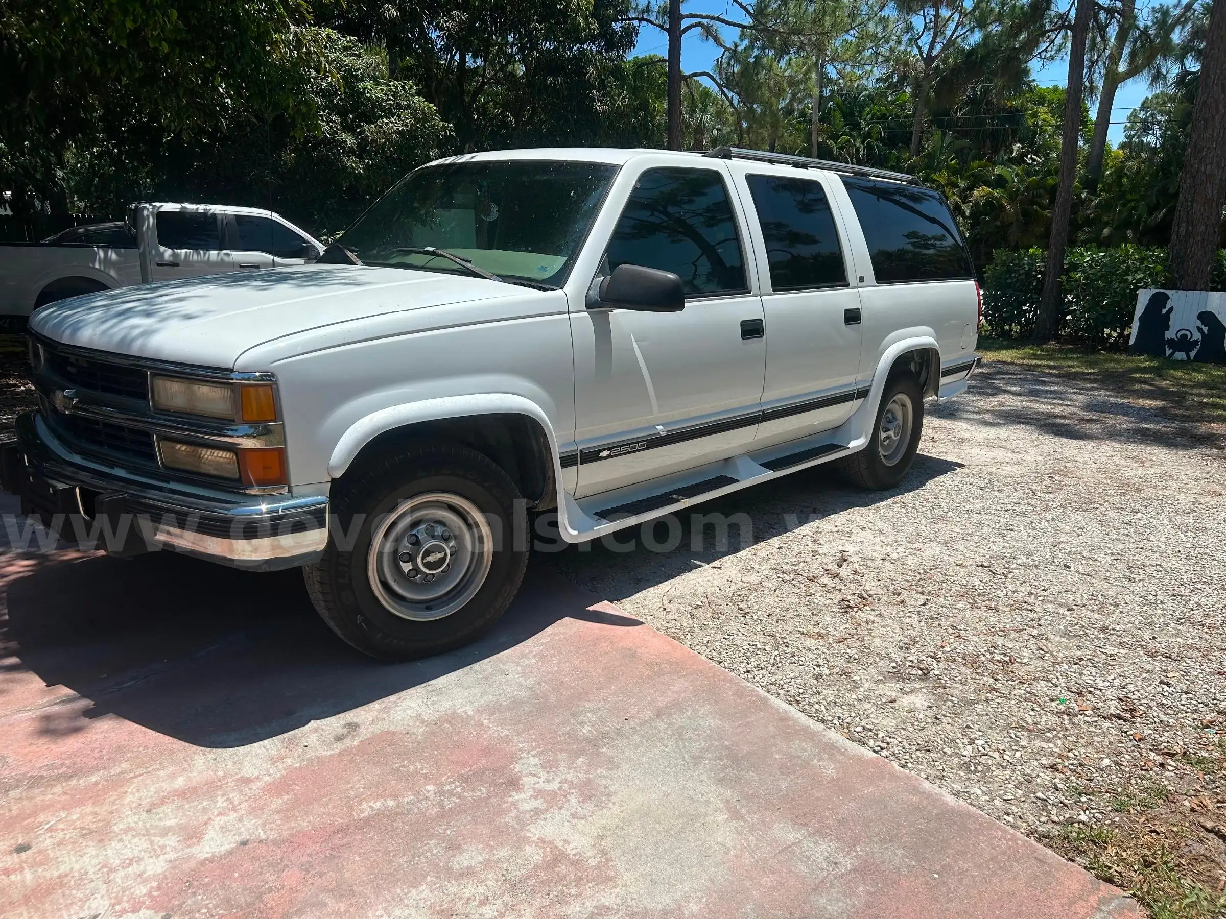 Photo of a 1999 Chevrolet Suburban