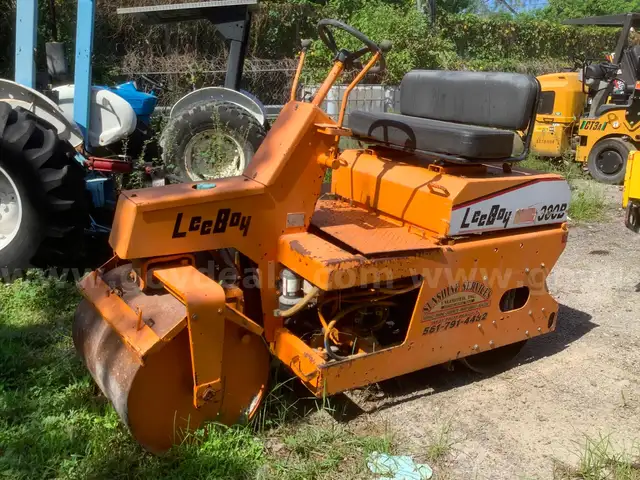 LeeBoy 300B Split Drum Vibratory Asphalt Roller (Inoperable)