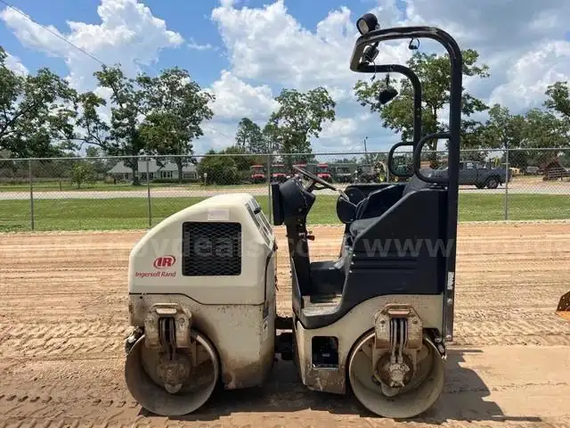 Roller, Ingersoll Rand DD-16 Vibratory with Kubota D722 17hp Liquid-Cooled Diesel 39&#x22; Drum Width