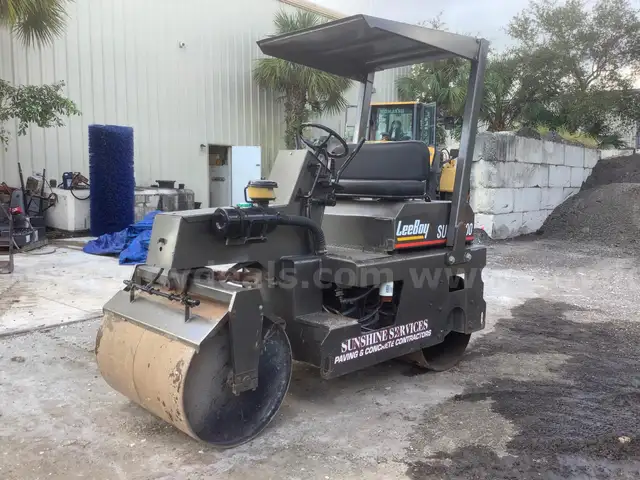 LeeBoy 400 Split Drum Asphalt Roller with Hatz Diesel Engine
