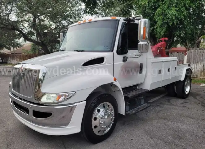 2005 International 4300 12 Ton Wrecker 4X2