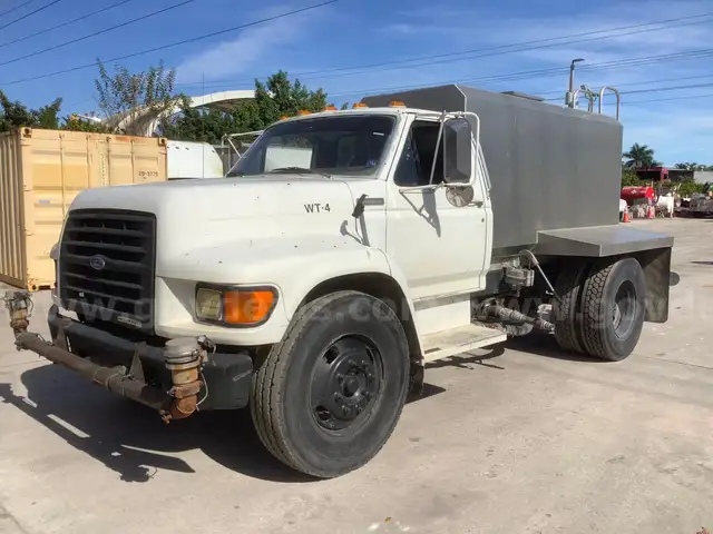 1995 Ford F800