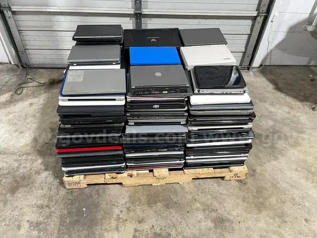 A lot of 198 Assorted Dell, HP, Apple, Asus, and more laptops