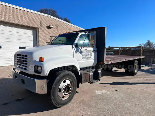 2000 GMC C7H042 CONVENTIONAL CAB, 7.2L L6 TURBO DIESEL. | GovDeals