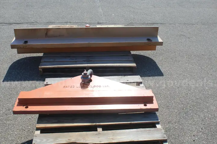 LIFTING YOKE W/ SHACKLE