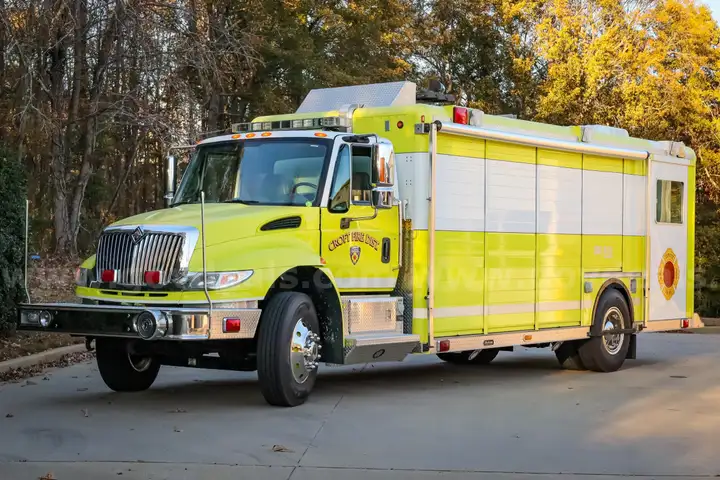 2006 International 4400 / Hackney Rescue Body with Command Post