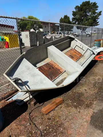 Heavy-Duty Alumaweld Aluminum Skiff (16&#x27;)