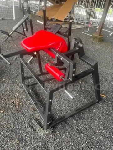 GLUTE HAM MACHINE
