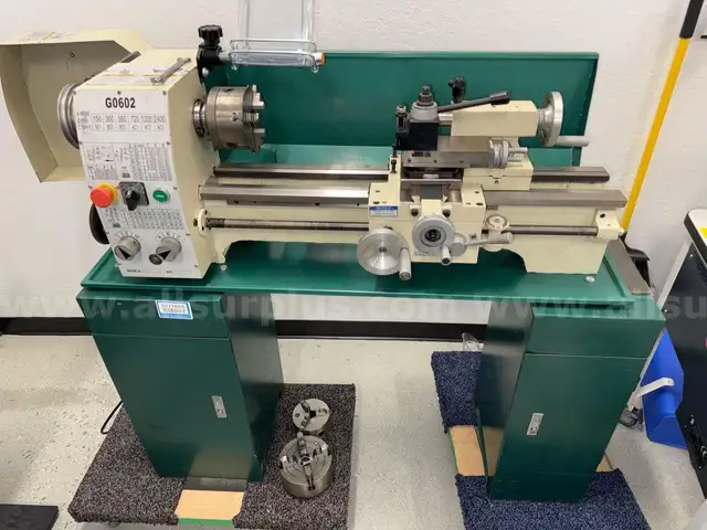 Grizzly G0602 Metal Lathe