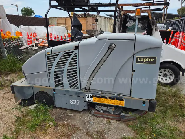 2011 Advance Captor 4800 AXP Floor Sweeper/Scrubber