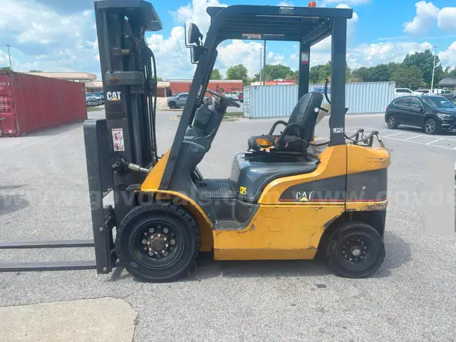 2005 CATEPILLAR FORKLIFT, 1763 HRS | V525-A SCOTT AFB