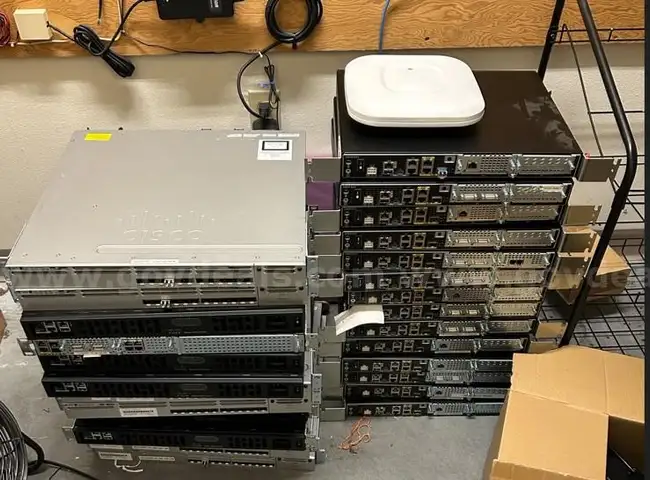 Lot of Cisco 4331/4321 Routers, Cisco C3850 Switches, Cisco CAP27702I Access Point