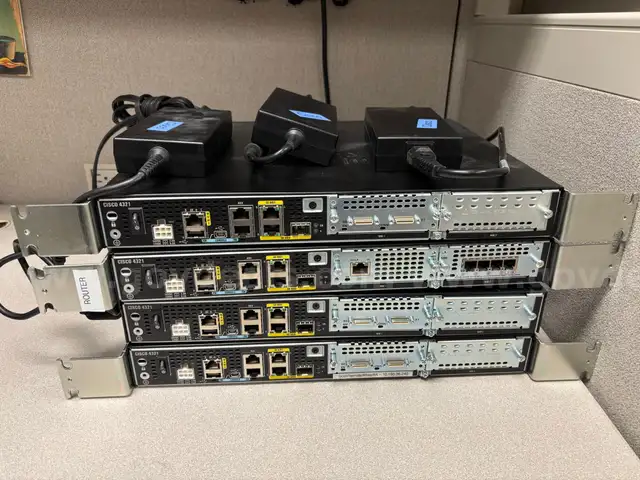 Cisco Network Equipment: 4x Router 4321/K9, 2X Switch C1-WS3850-12S/K9