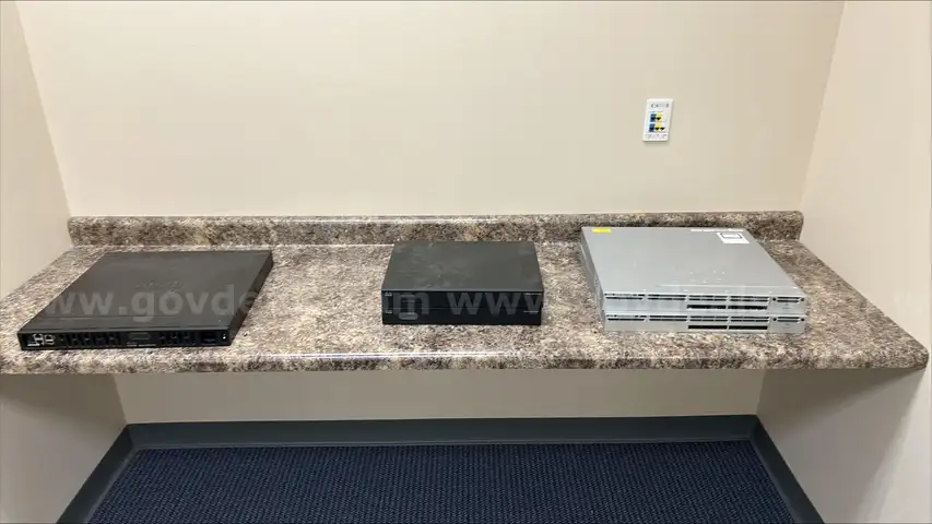 3x Cisco Routers 4321/4331, 2Cisco Core Switches WS-C3850