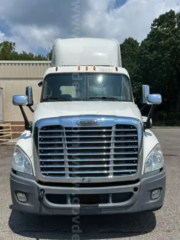 2012 Freightliner Cascadia 125, 253638mi | T534 DDDC FLEET
