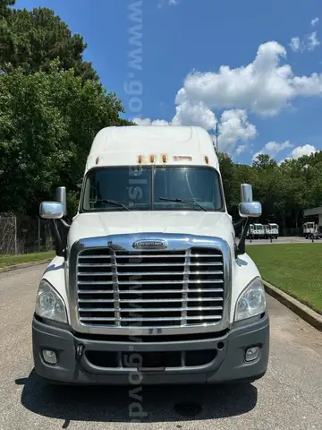 2012 Freightliner Cascadia 125, 997787mi  | T536 DDDC FLEET