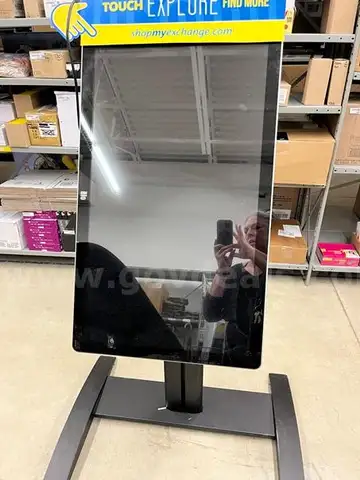 2x ELO E222371 Kiosk PC/Monitor/Stand Setups