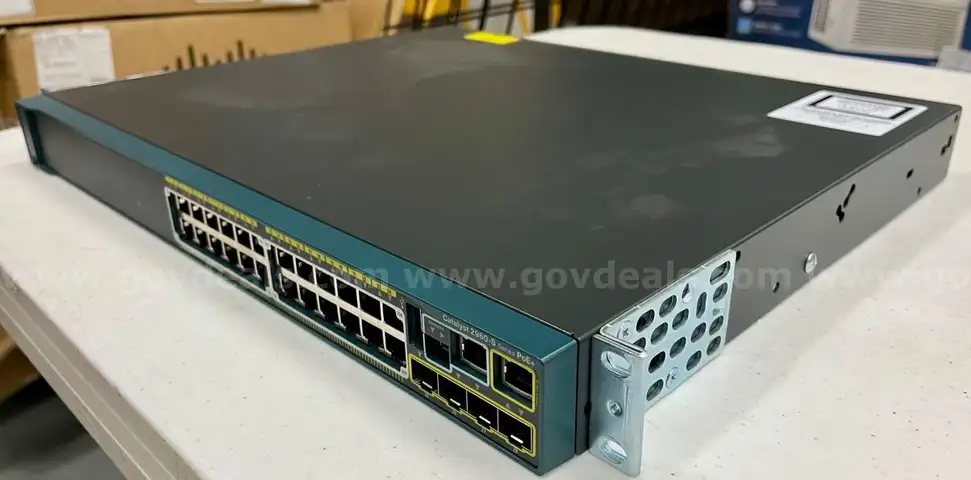 6x Cisco 2960 Switches, 31x Cisco 2702 Access Points