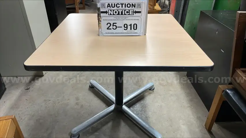 Tables 36 x 36 x 28 1/2 Tall (Qty: 17)