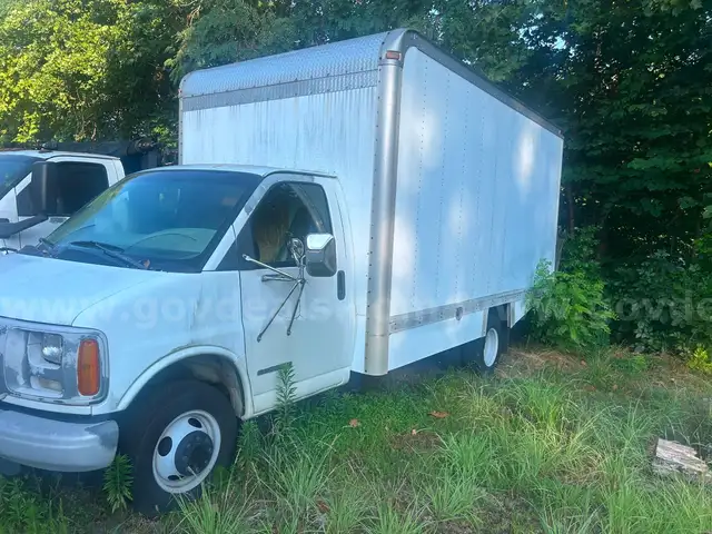 2000 GMC Box Truck