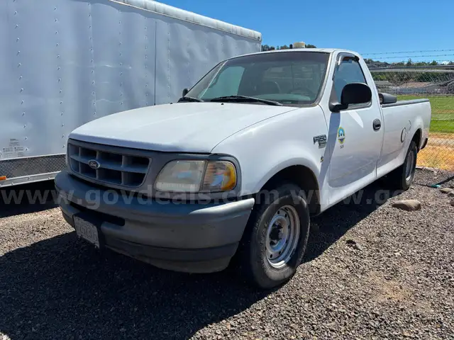 1998 Ford F-150 *Must Tow*