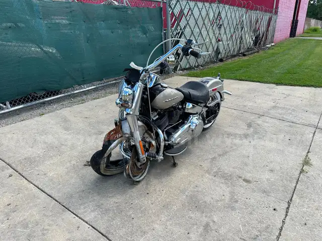 2018 Harley-Davidson FLDE Softail Deluxe 107 cubic inch 6 speed transmission