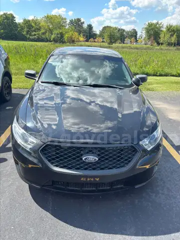 2017 Black Ford Taurus