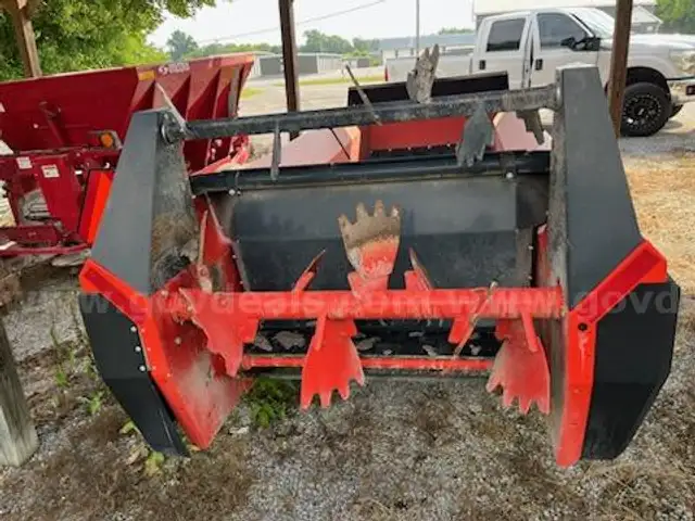 2023 1219T  KUHN Manure Spreader - Like New Condition ***RESERVE LOWERED***
