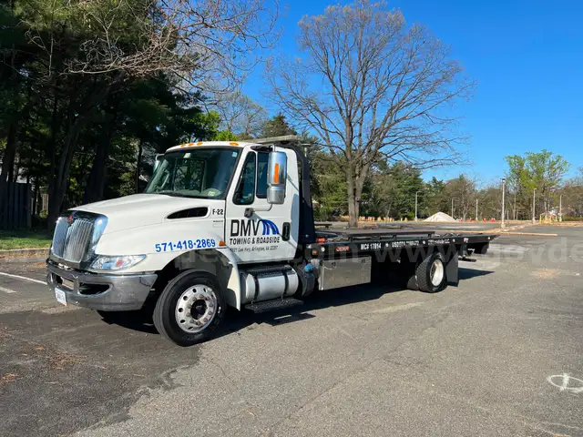2018 International DuraStar 4300 Flatbed Tow Truck