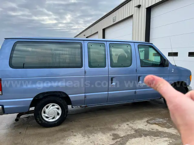 1997 Ford Club Wagon XLT