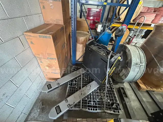 2016 YALE WALKIE Forklift