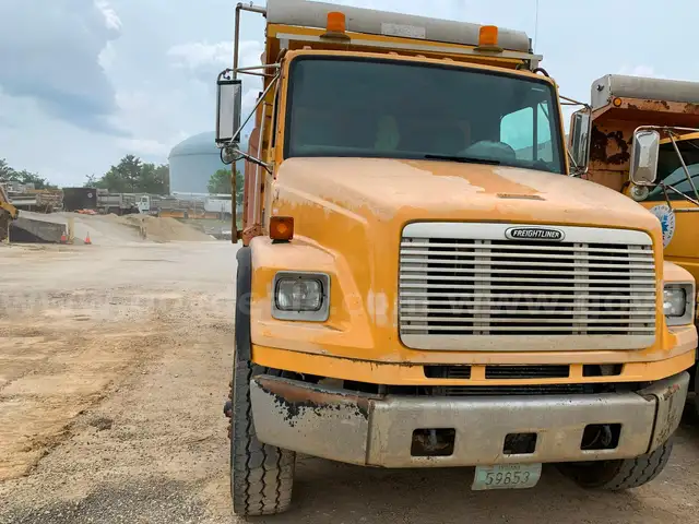Freightliner 2 Ton Dump Truck