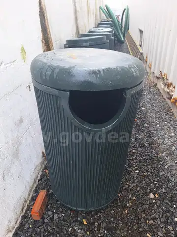 32 Trash Cans