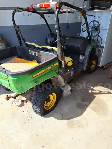 John Deere Gator