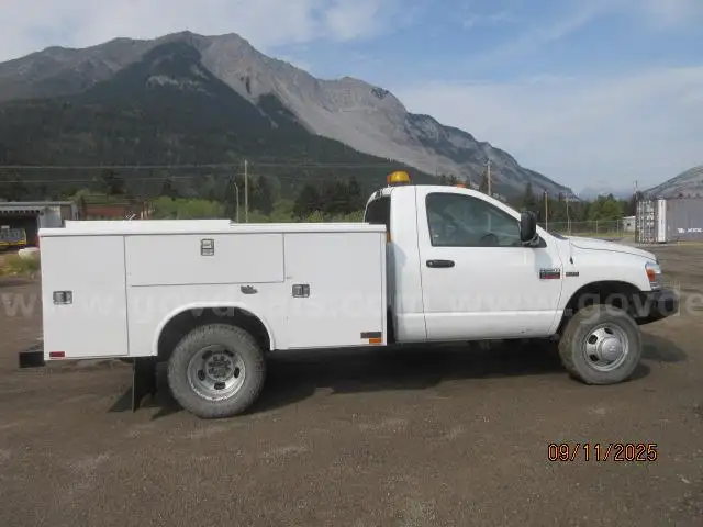 2008 Dodge Ram 3500 4WD Service Body Truck - 5.7L V8 OHV 16V Engine