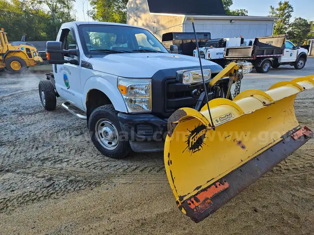 2012 Ford F-250 SD Reg. Cab Pickup Truck w/ Fisher 8&#x27; PLOW