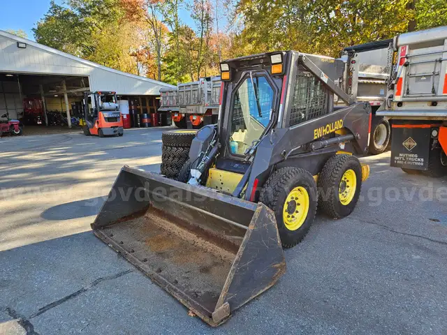 2005 New Holland LS170 Skid Steer + Tires/Rims/Jack + 82&#x22; Snow Bucket
