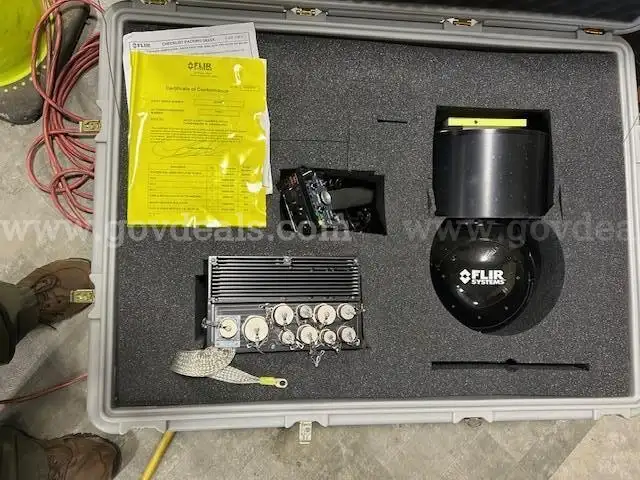 U8500 XRT LP 60 HZ BLK FLIR System with Slaved Search Light System