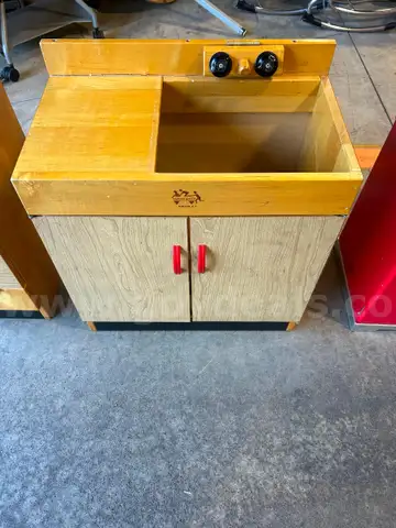 Play kitchen