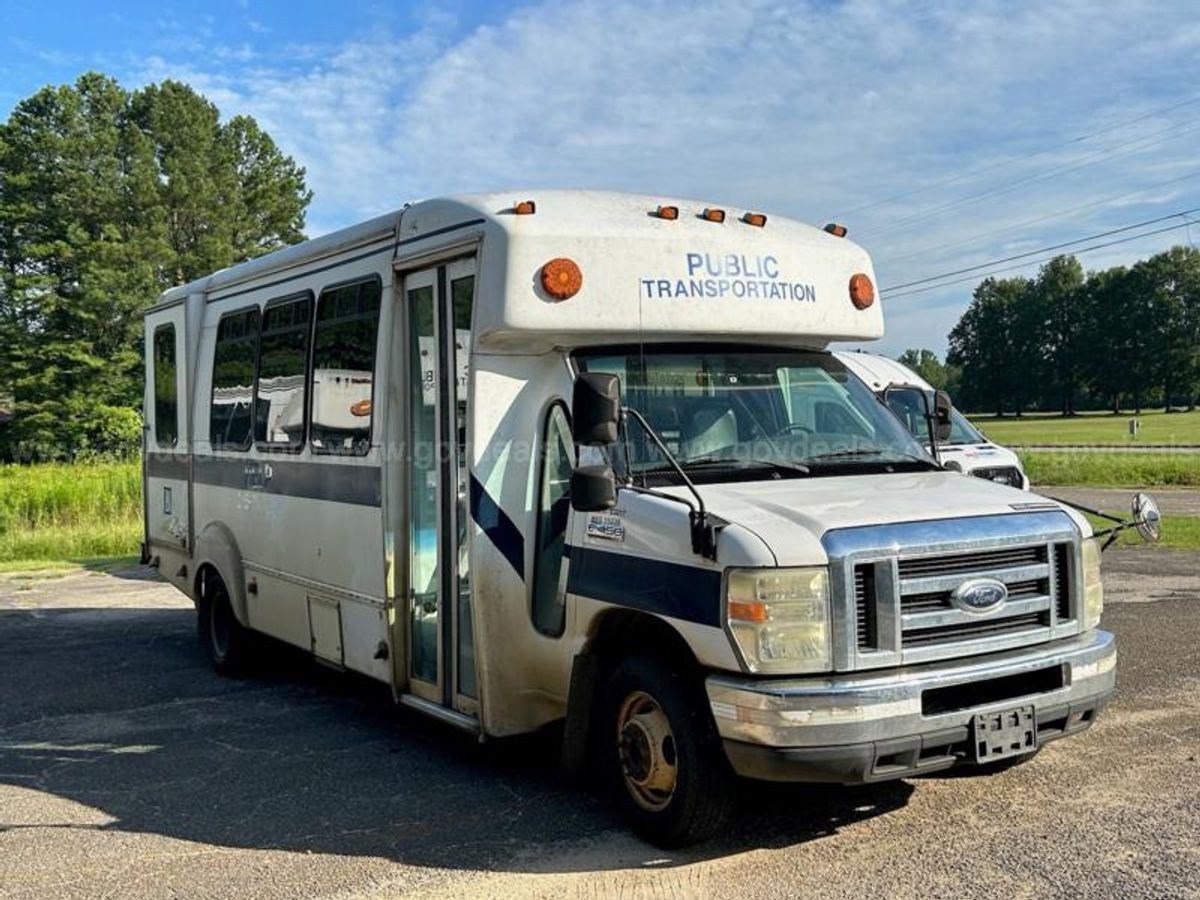 2008 Ford Goshen Coach Bus | AllSurplus