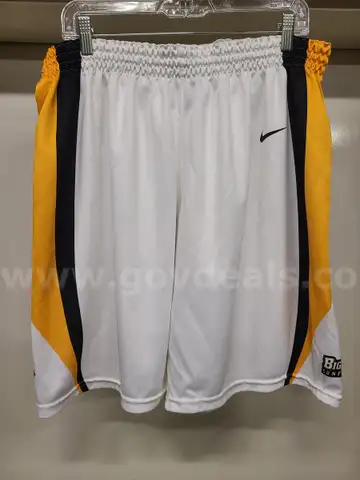 White Nike Basketball Shorts  - (X-Large) - J034