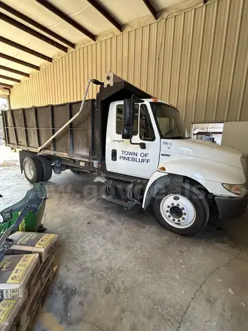 2008 INTERNATIONAL DUMP TRUCK