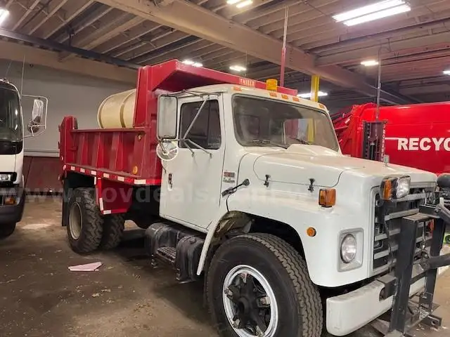 1987 International 1954 Dump Body w/Brine Holding Tank