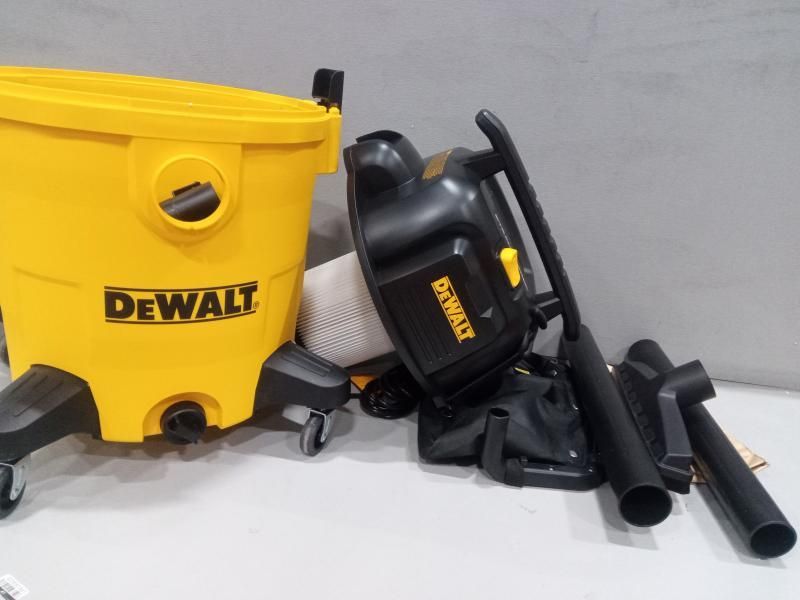 DEWALT Stealthsonic Quiet 12-Gallons 5.5-HP Corded Wet/Dry Shop Vacuum ...