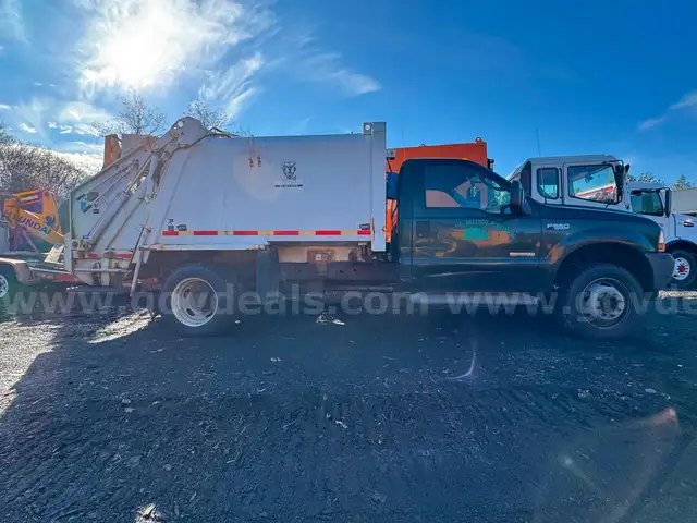 2003 Ford F-550 4x4 Garbage Truck