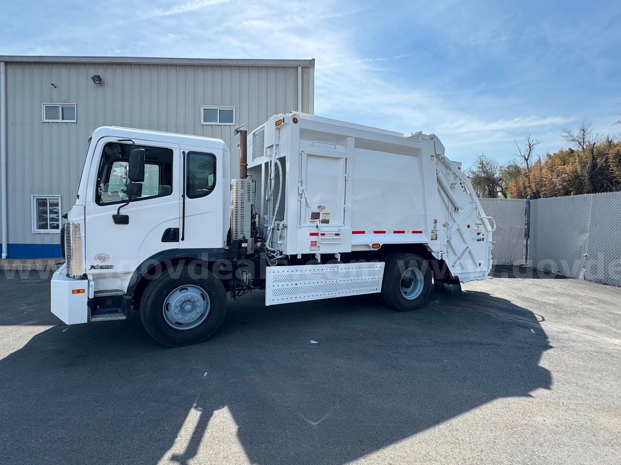 Photo of a 2017 Autocar LLC XPERT