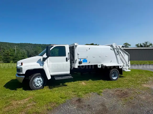 2006 GMC C5C042 Mini Packer SEE VIDEO